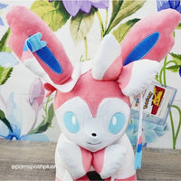 打造一只熊口袋妖怪 SYLVEON 毛绒玩具和斗篷，盒子毛绒任天堂 Eeveelution